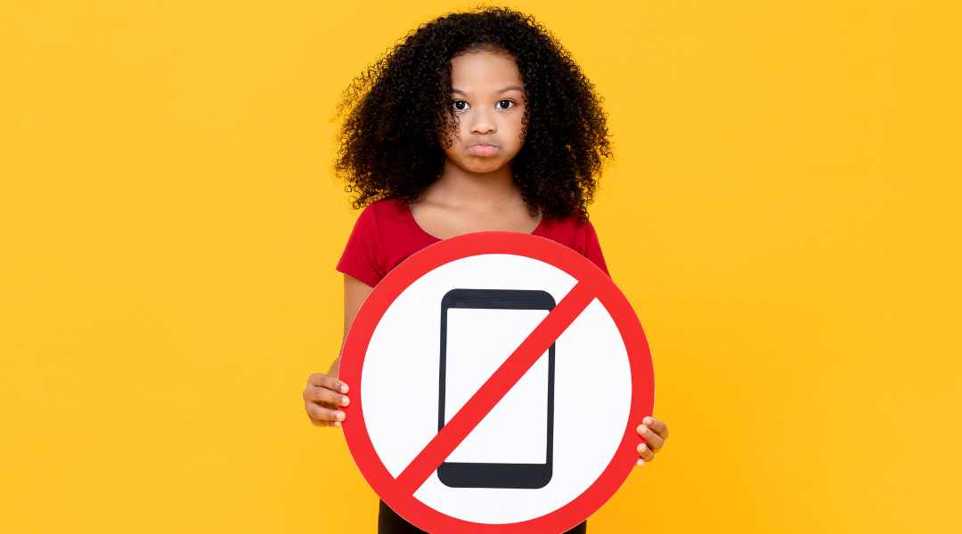 Texas Education Commissioner Recommends Cellphone Ban in K-12 Classrooms